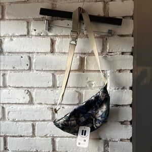 Floral Pattern Crossbody Belt Bag - Navy & Green HERSCHEL